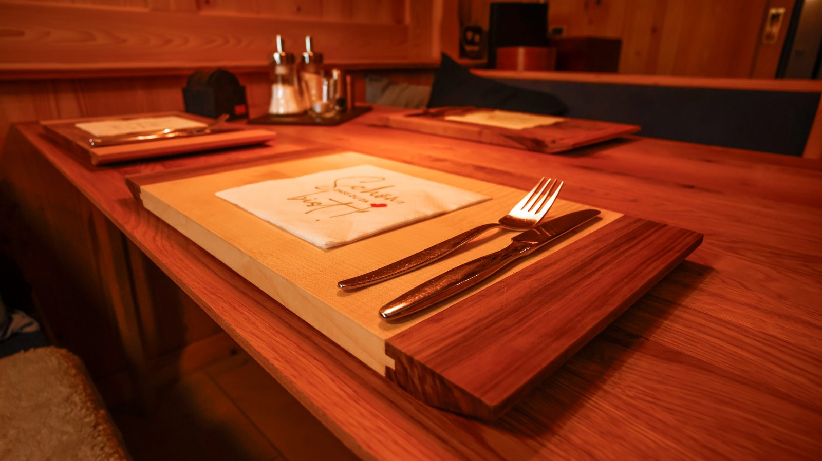 Liebevoll gedeckter Tisch im Gästehaus